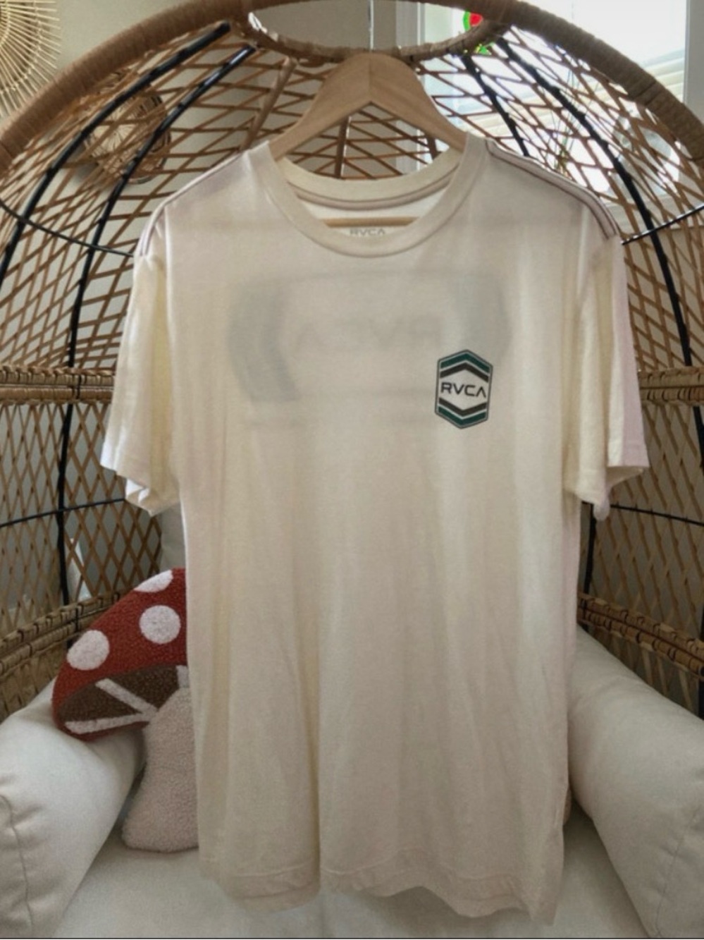 SOLD 🪬 RVCA T-Shirt - Picture 1 of 6
